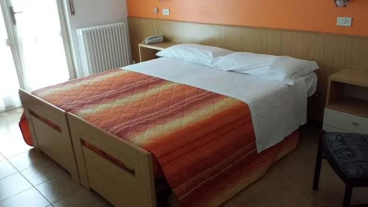 Büyük Yataklı Tek Kişilik Oda