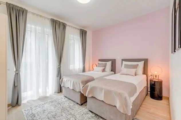 Deluxe Tek Büyük Yataklı Oda, Balkon (London)