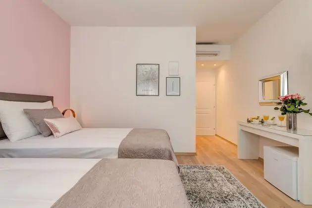 Deluxe Tek Büyük Yataklı Oda, Balkon (London)