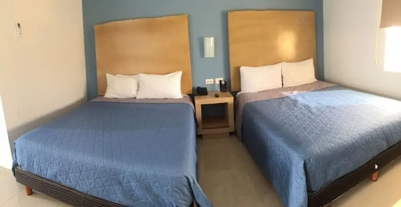 Tek Büyük Yataklı Oda, 2 Çift Kişilik Yatak