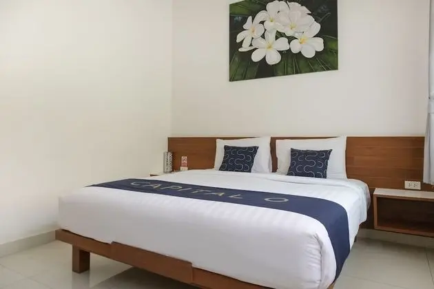 Deluxe Tek Büyük Yataklı Oda, Havuz Manzaralı