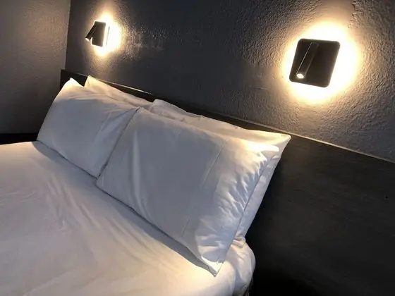Basic Tek Büyük Yataklı Oda