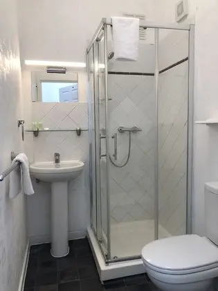 Basic Tek Büyük Yataklı Oda