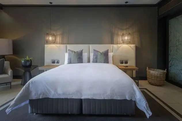 Luxury Oda