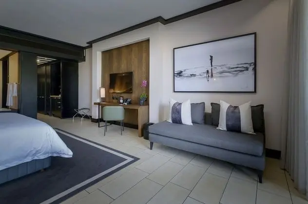 Luxury Oda