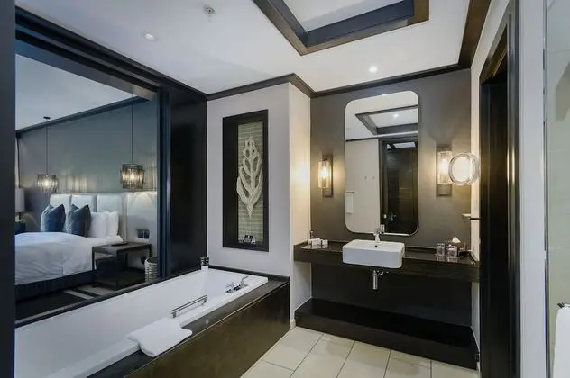 Luxury Oda