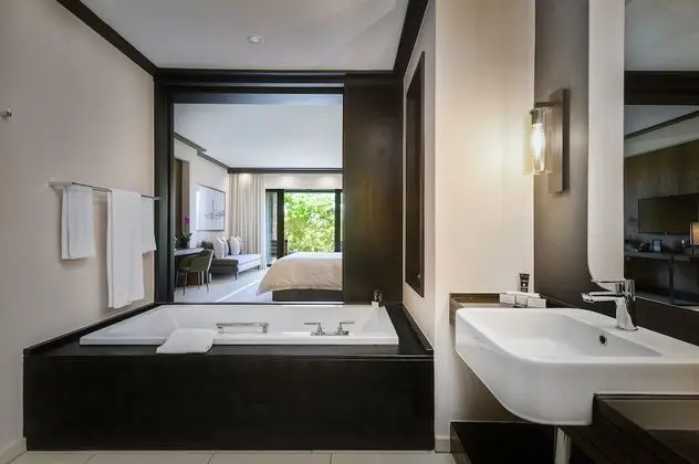 Luxury Oda