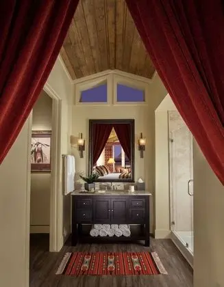 Red Cliff View King Cabin