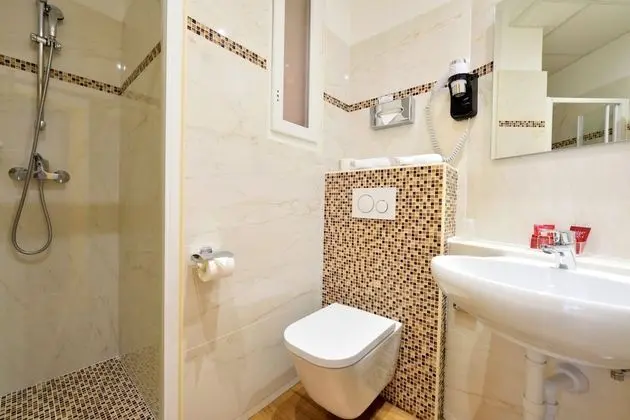 Deluxe Tek Büyük Yataklı Oda, Balkon (Monaco)