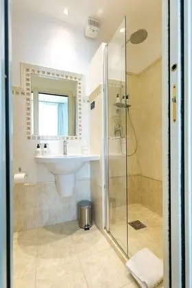 Luxury Tek Büyük Yataklı Oda