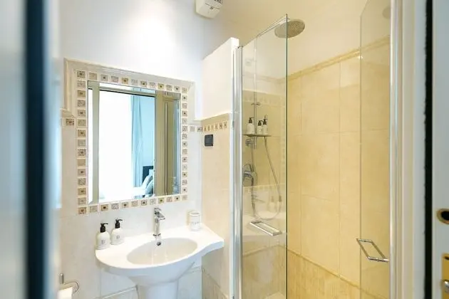 Luxury Tek Büyük Yataklı Oda