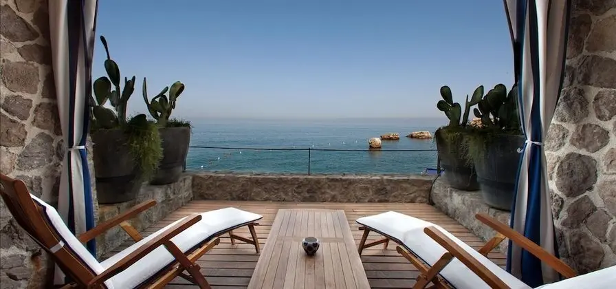 Superior Tek Büyük Yataklı Oda, Teras, Deniz Manzaralı (Superior Patio)