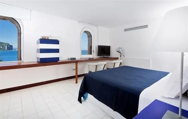 Tek Büyük Yataklı Oda, Deniz Manzaralı (Classic Window)