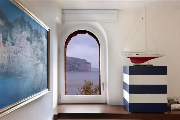 Tek Büyük Yataklı Oda, Deniz Manzaralı (Classic Window)