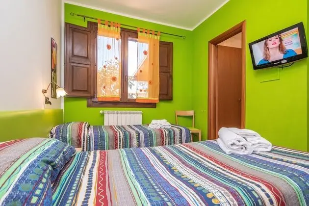 Tek Büyük veya İki Ayrı Yataklı Oda (1)