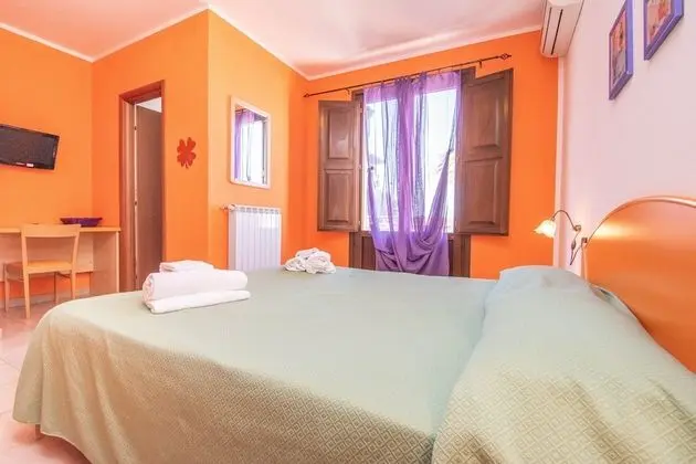 Tek Büyük veya İki Ayrı Yataklı Oda (3)