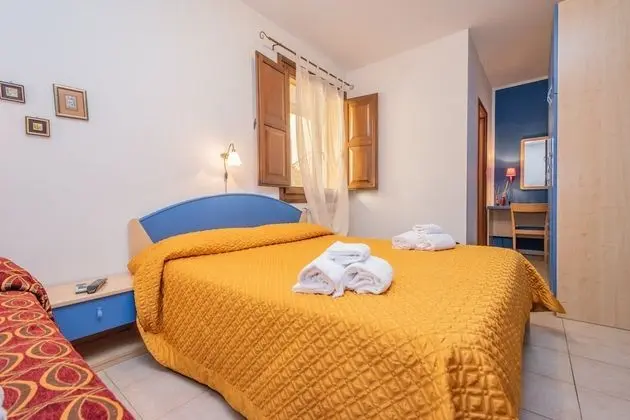 Tek Büyük veya İki Ayrı Yataklı Oda (5)