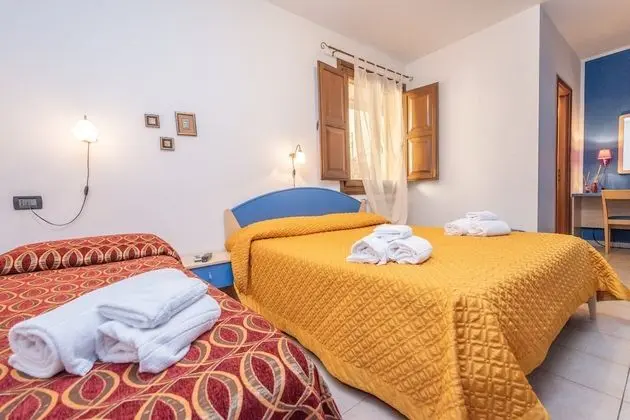 Tek Büyük veya İki Ayrı Yataklı Oda (5)