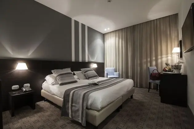 Büyük Yataklı Tek Kişilik Oda