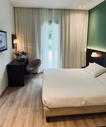 Tek Büyük Yataklı Oda, 1 Çift Kişilik Yatak