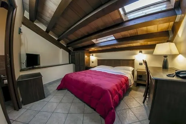 Economy Tek Büyük veya İki Ayrı Yataklı Oda (Attic)