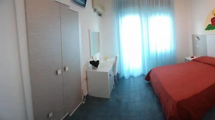 Üç Kişilik Oda, Deniz Manzaralı