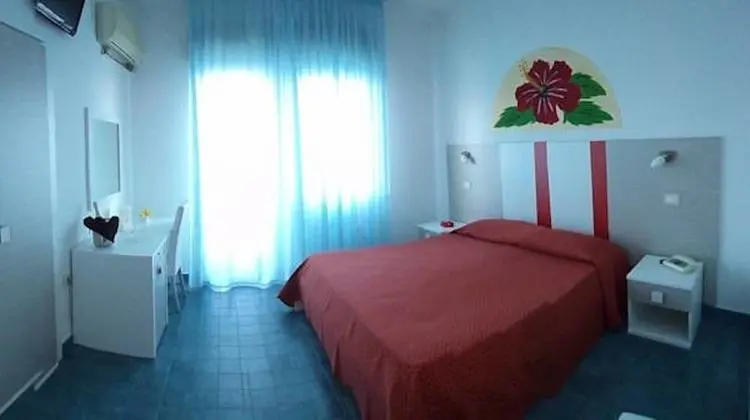 Üç Kişilik Oda, Deniz Manzaralı