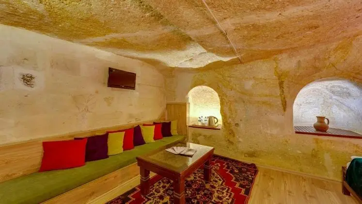 Deluxe Cave