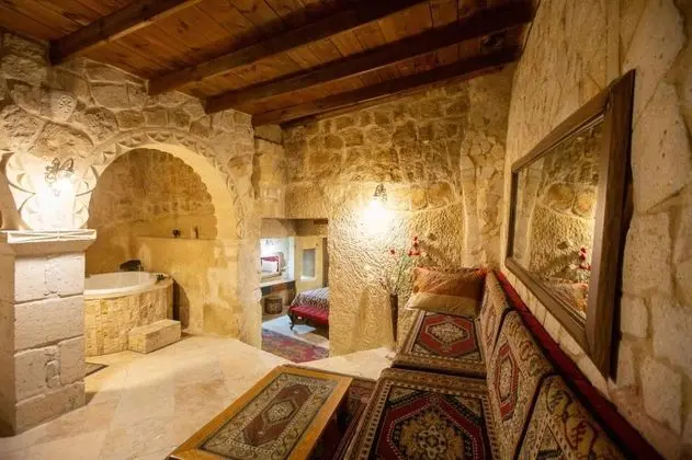 Cave Suite,    , Şömineli ve Jakuzili