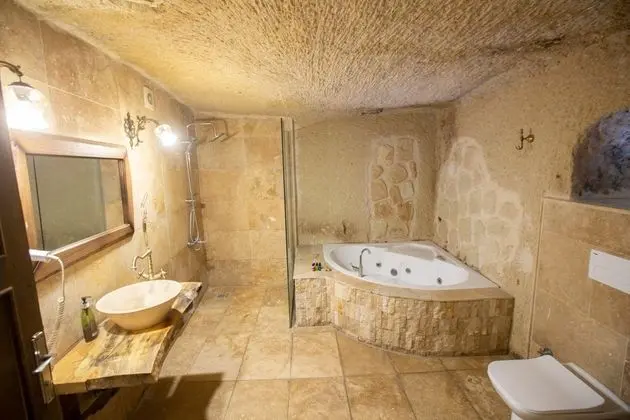Deluxe Cave Room
