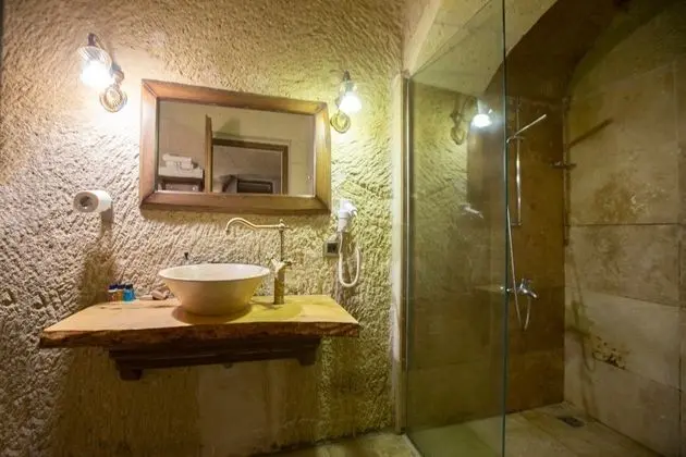 Deluxe Cave Room