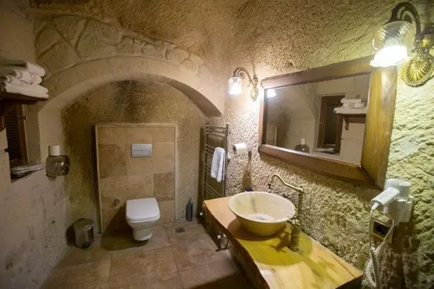 Deluxe Cave Room
