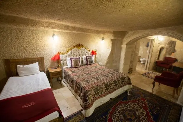Deluxe Cave Room