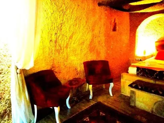 Cave Aile Odası,    , Jakuzili