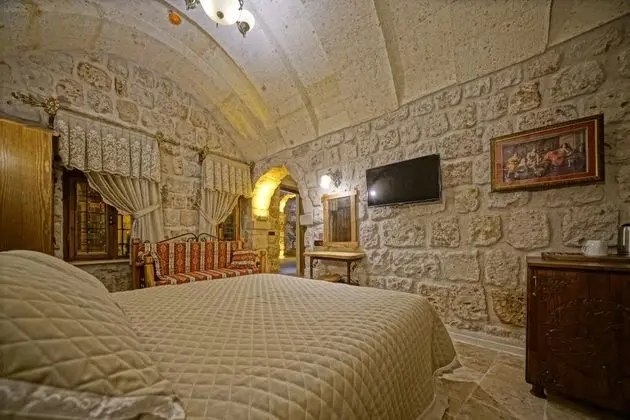Çift Kişilik, Avlu Manzaralı