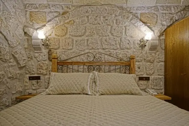Çift Kişilik, Avlu Manzaralı