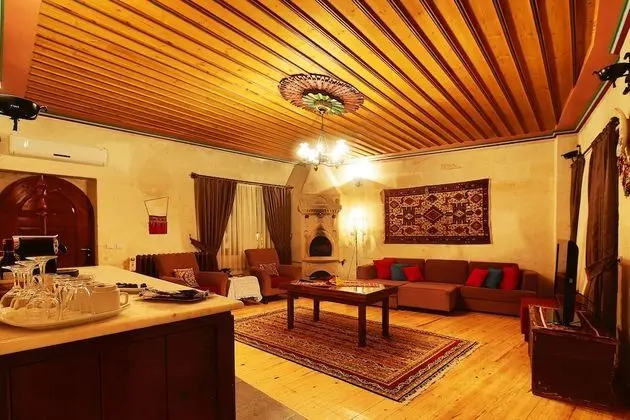 Deluxe Suite I