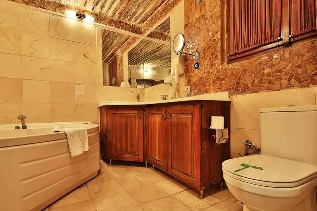 Deluxe Suite I