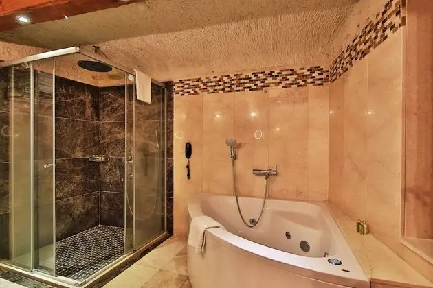Deluxe Suite I