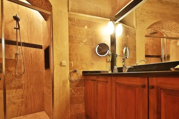 Deluxe Suite I