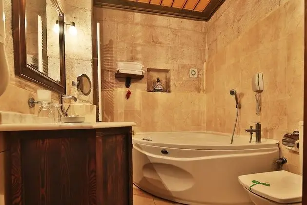 Deluxe Suite I