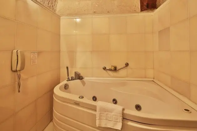 Deluxe Suite I