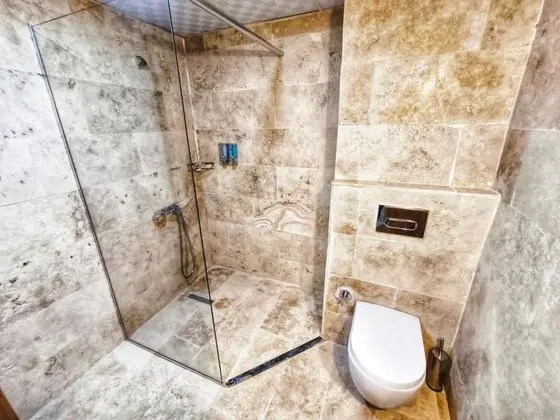 Queen Suite - Jakuzili, Avlu Manzaralı, Jakuzili ve Balkonlu