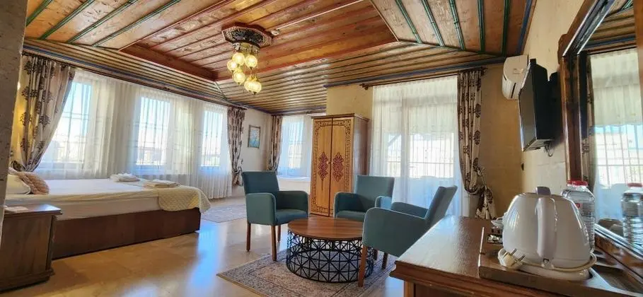 Queen, Vadi veya Bahçe Manzaralı, Balkonlu