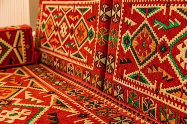Çift Kişilik, Simge Yapı Manzaralı, Balkonlu
