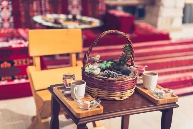 Çift Kişilik, Simge Yapı Manzaralı, Balkonlu