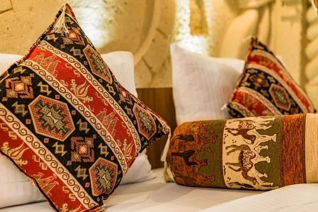 Çift Kişilik, Simge Yapı Manzaralı, Şömineli