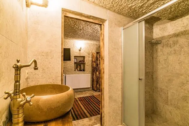 Çift Kişilik, Simge Yapı Manzaralı, Şömineli