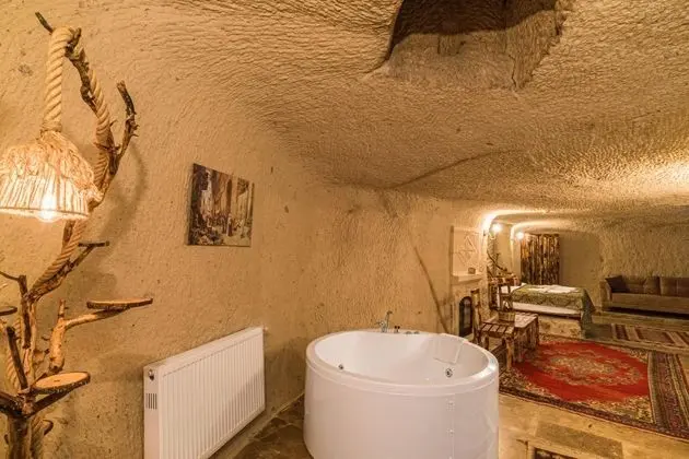Suite, Simge Yapı Manzaralı, Şömineli ve Jakuzili