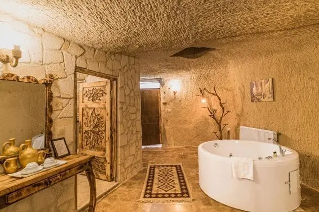 Suite, Simge Yapı Manzaralı, Şömineli ve Jakuzili